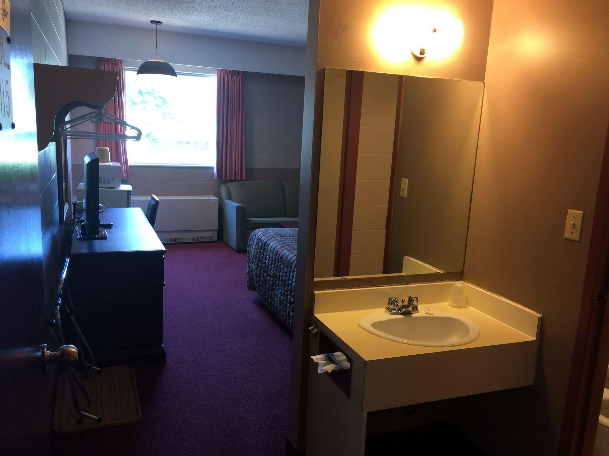 Midtown Motor Inn Bonnyville Exterior foto